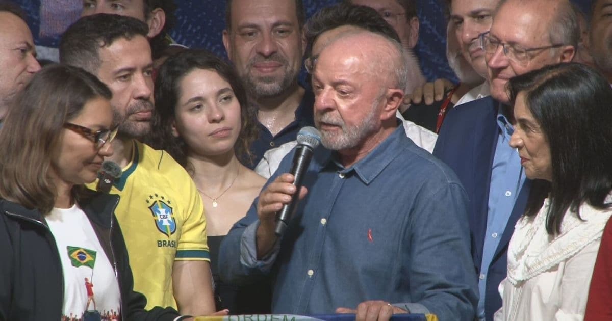 Luiz Inácio Lula da Silva em coletiva de imprensa em São Paulo após a vitória nas eleições de 2026