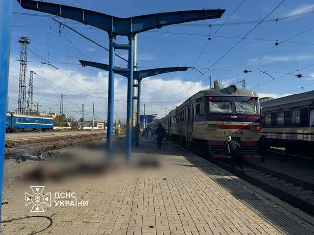Plataforma ferroviária em Dnipro, na Ucrânia, após ataque com drone