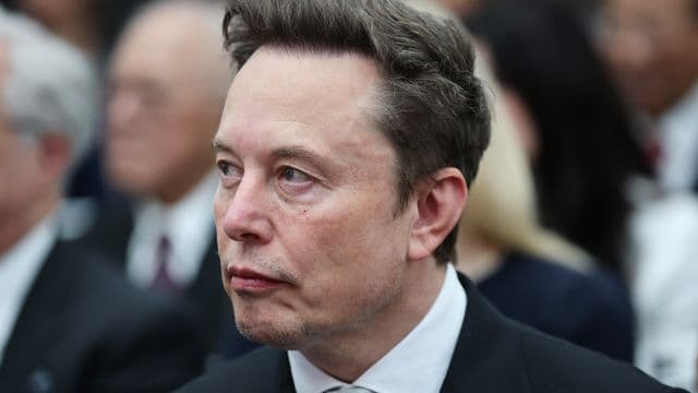 Foguete da SpaceX em plataforma de lançamento