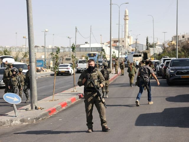 Soldados israelenses em operação em uma cidade da Cisjordânia