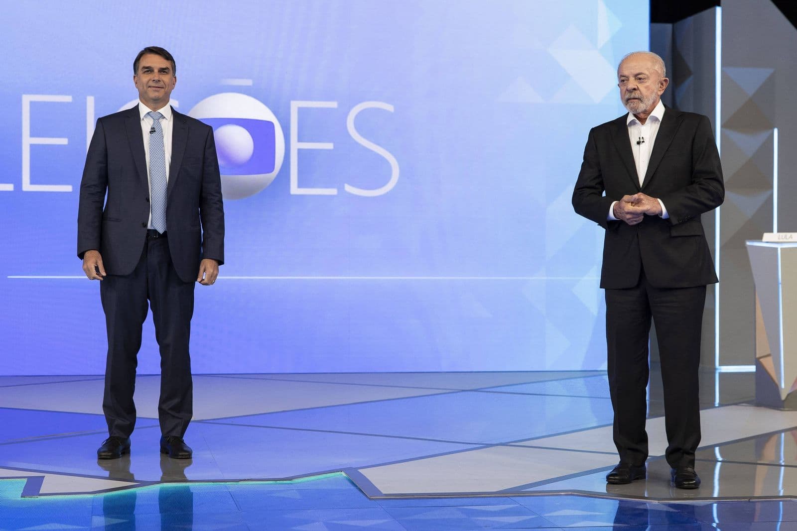 Candidatos à Presidência Lula e Flávio Bolsonaro em debate televisivo