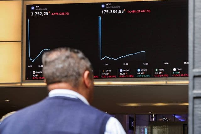 Painel eletrônico com cotações do mercado financeiro