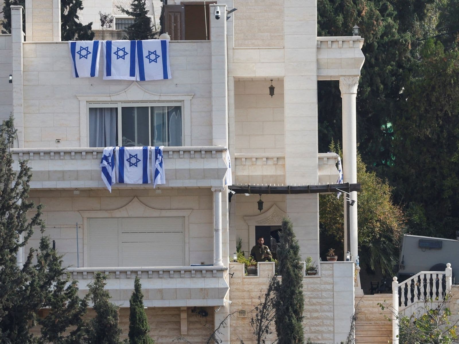 Militares israelenses em área residencial de Hebron, na Cisjordânia ocupada