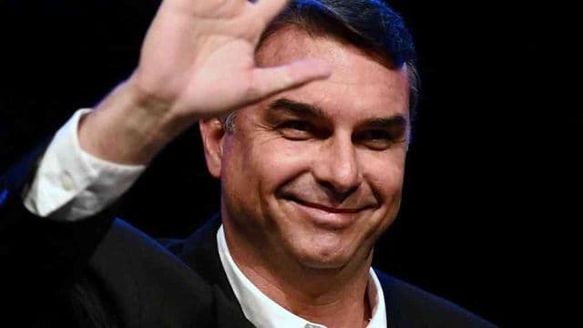 Senador Flávio Bolsonaro em ato político
