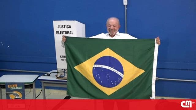Lula da Silva durante votação em escola de São Bernardo do Campo, São Paulo