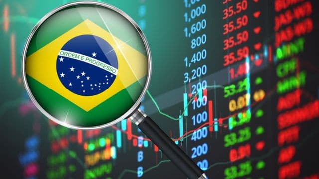 Painel com gráfico de queda do índice da bolsa brasileira