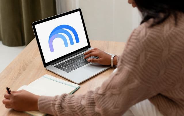 Tela do Gemini Notebook com painel de fontes, chat e ferramentas de estúdio