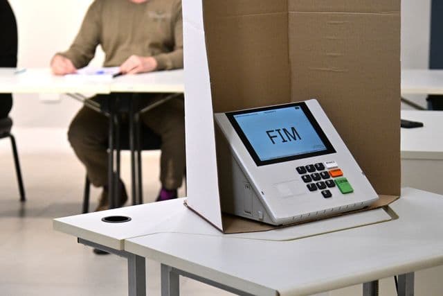 Urna eletrônica usada em demonstração do fluxo de votação das Eleições 2026