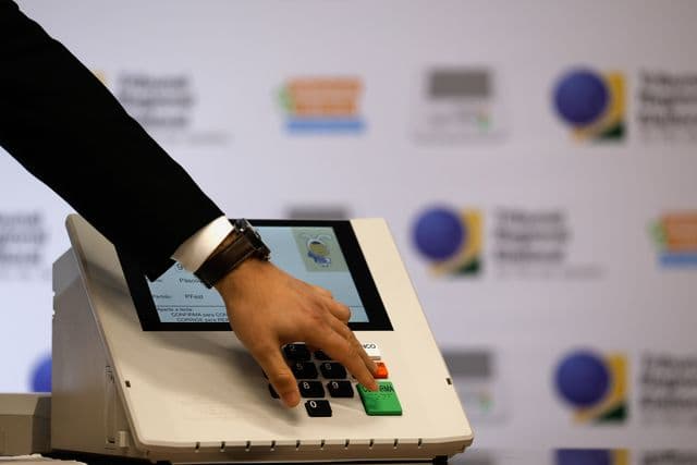 Urna eletrônica usada em eleição no Brasil